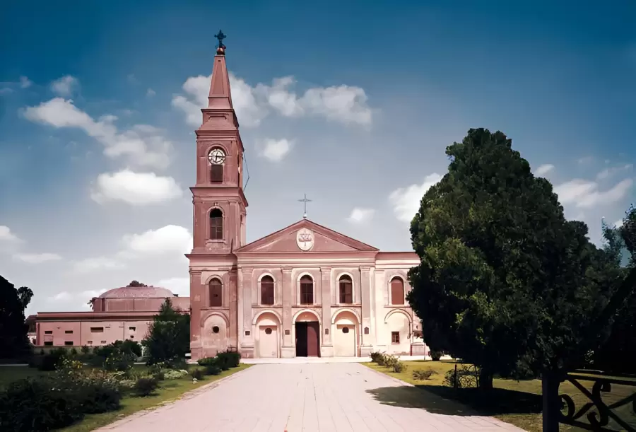 Convento de San Carlos y Campo de la Gloria