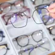 Ofrec�an anteojos a bajo costo, cobraron anticipos y desaparecieron