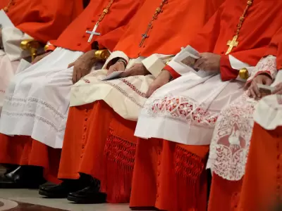 El c�nclave para elegir al pr�ximo papa comenzar� el 5 de mayo y tendr� la dif�cil de misi�n de marcar el rumbo de la Iglesia cat�lica.