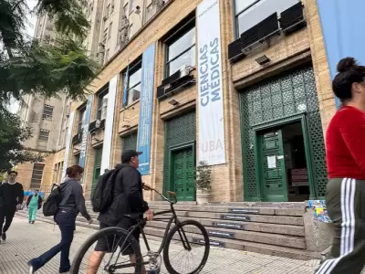 En la Facultad de Ciencias M�dicas de la UBA, los molinetes estaban abiertos y decenas de alumnos ingresaban como en cualquier jornada de clases.
