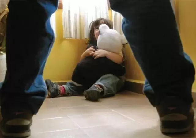 Maltrato infantil: avanzan para que la l�nea 102 se conozca desde las aulas