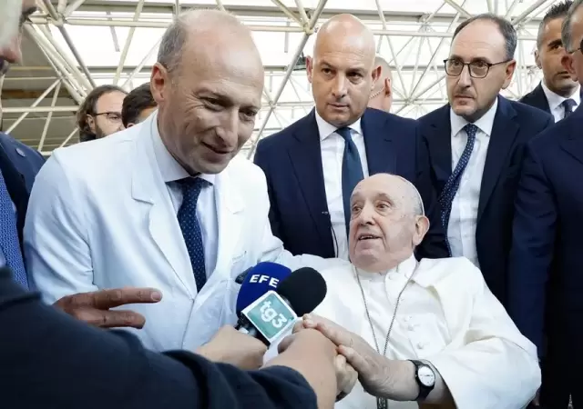 El m�dico Sergio Alfieri  cont� que con una caricia se despidi� del papa Francisco.