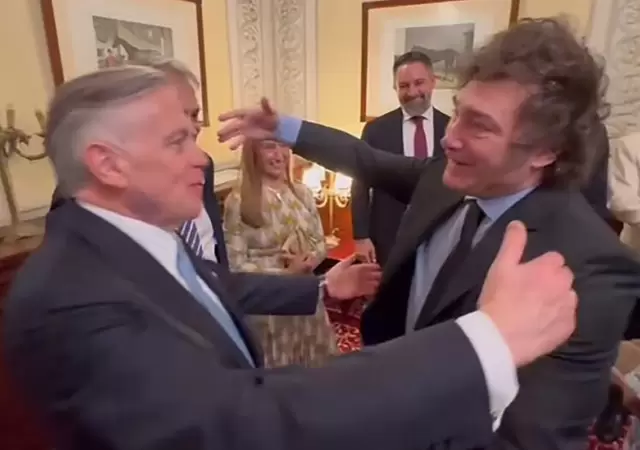El presidente Milei interrumpi� en el programa de Antonio Laje en A24.