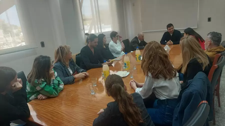Un sentido y afectuoso di�logo con el m�dico de larga trayectoria ante la atenta mirada de toda su familia.