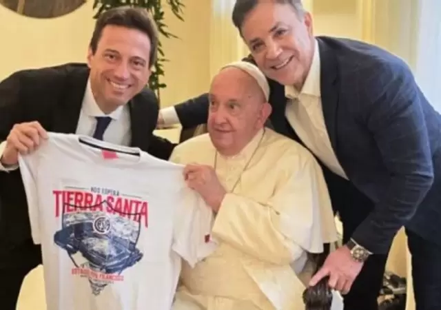 Moretti junto al Papa Francisco y el vice Navarro