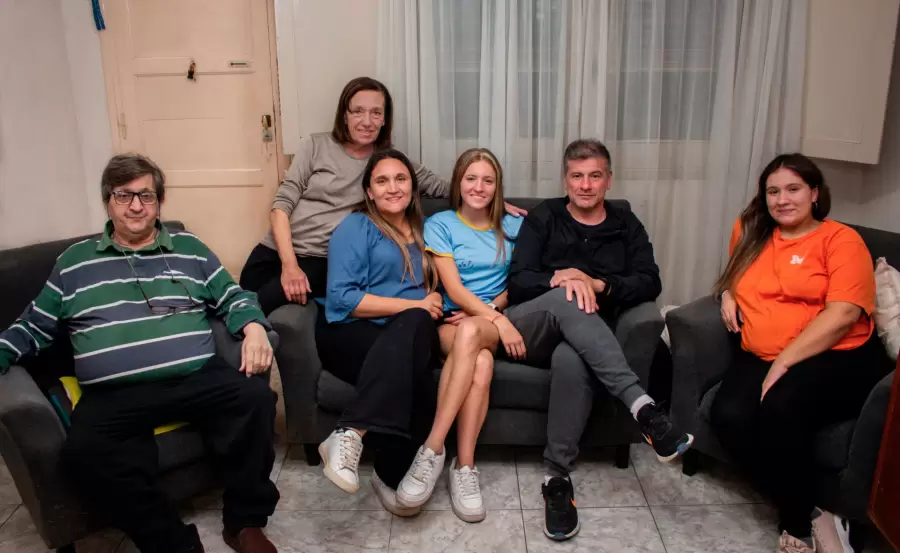 Fernando, Gladys, Carla, Emilia, Rubén y María Sol/Mariana Canessa