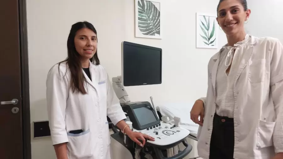 Las m�dicas Geraldine Reyes y Mariana Llaver.