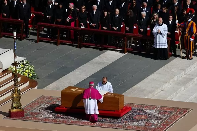 El papa Francisco recibió el último adiós ante miles de fieles en una emotiva despedida/ Fuente: X