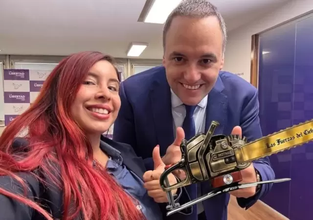 Adorni y su community manager