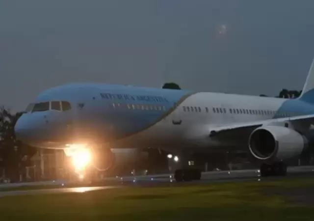 El avi�n presidencial lleg� a Aeroparque