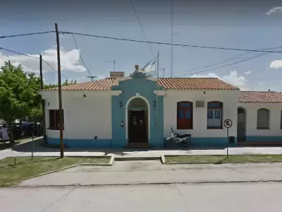 El hombre se entreg� en la comisar�a local, luego de que los m�dicos constataran la muerte de su hijo.