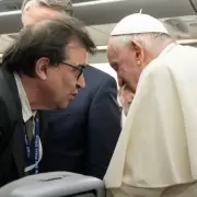 Javier Cercas y un imperdible libro que rescata el viaje de Francisco a Mongolia