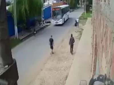 Los ladrones robaron dinero en efectivo y una caja de cigarrillos.