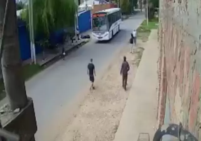 Los ladrones robaron dinero en efectivo y una caja de cigarrillos.
