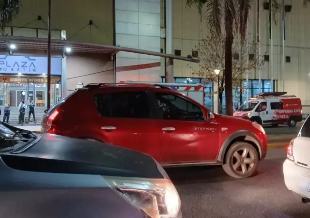 Evacuaron el Plaza Oeste Shopping en Mor�n tras una amenaza de bomba