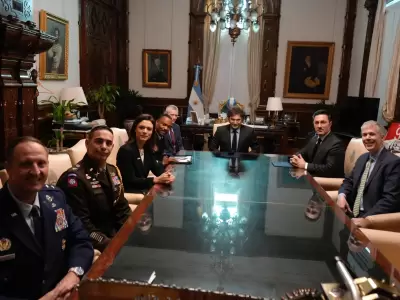 El presidente Javier Milei recibi� este martes al jefe del Comando Sur de Estados Unidos, almirante Alvin Holsey/ Fuente: X