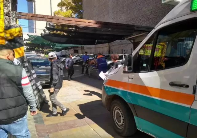 La mujer fue asistida en el lugar y trasladada al Hospital Central.