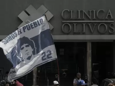 Maradona fue operado en la Cl�nica Olivos