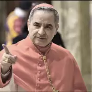 El cardenal Becciu qued� excluido del c�nclave por orden del papa Francisco