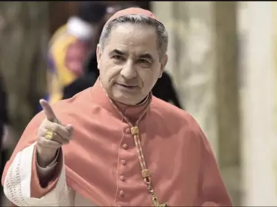 Becciu fue un dolor de cabeza y un problema institucional para Francisco.
