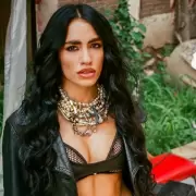 "No vayas a atender cuando el demonio llama", el nuevo �lbum de Lali
