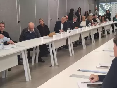 Asociaci�n de Trabajadores del Estado (ATE) y el secretario General, Roberto Macho