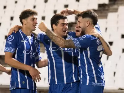 El Tomba se la juega ante Deportivo Riestra.