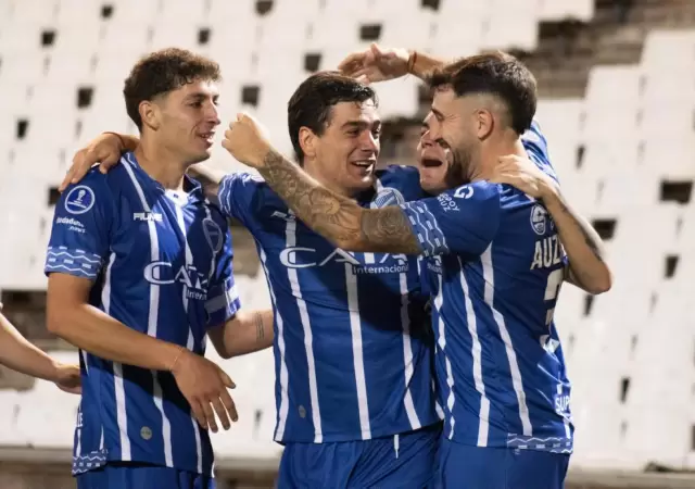 El Tomba se la juega ante Deportivo Riestra.