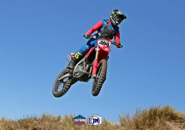 Hermosa postal del motocross