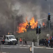 Jerusal�n sin descanso: un frente de fuego forestal avanza