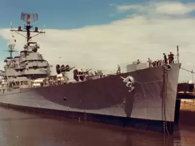 El crucero fue torpedeado por el submarino brit�nico HMS Conqueror.