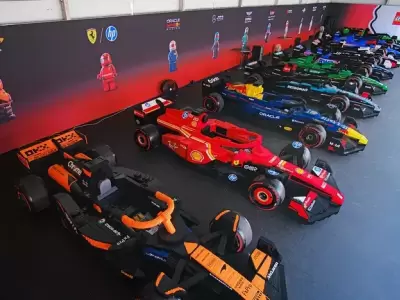 Autos hechos con pieza de Lego con los que desfilaron los pilotos de la F�rmula 1 en la previa a la final del Gran Premio de Miami / Fuente: F�rmula 1