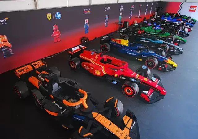 Autos hechos con pieza de Lego con los que desfilaron los pilotos de la F�rmula 1 en la previa a la final del Gran Premio de Miami / Fuente: F�rmula 1