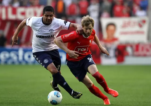 Independiente Rivadavia juega ante Independiente de Avellaneda.