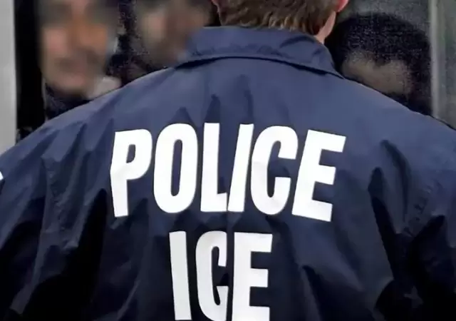 El gobierno de Trump publico un incentivo para que los indocumentados eviten ser objetivo de las redadas de la oficina de migraciones.