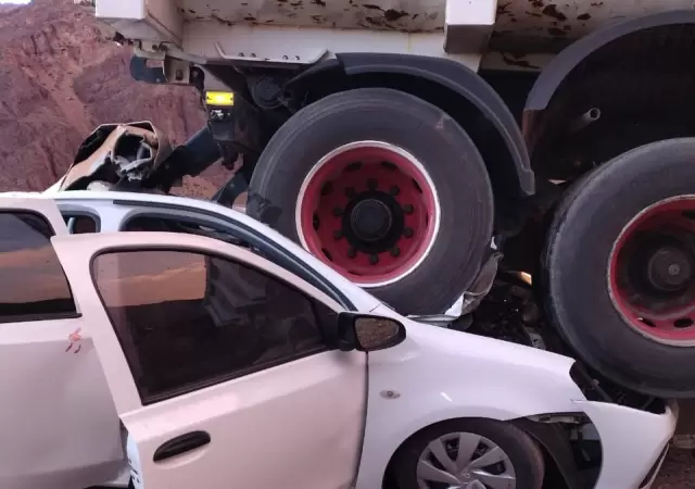 Tragedia en Alta Monta�a, dos personas perdieron la vida en un accidente entre dos camiones y un auto. Fuente: Ministerio de Seguridad