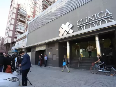Cl�nica Olivos, donde operaron a Maradona./