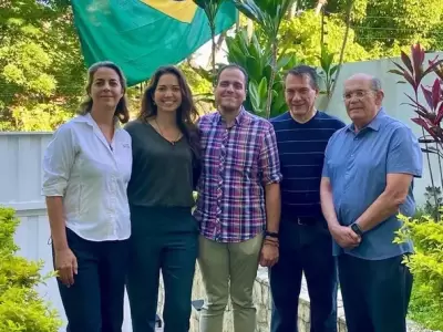 La salida sorpresiva de los cinco opositores sorprendi� a toda la comunidad mundial.