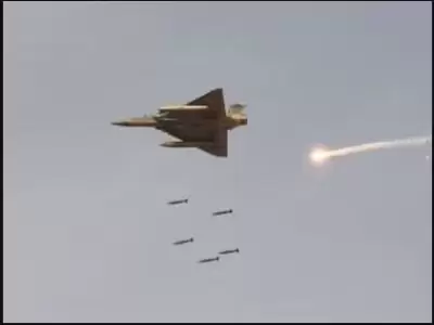 Los informes indican que aviones de combate pakistan�es sorprendieron a cinco cazas indios que realizaban una patrulla a�rea.
