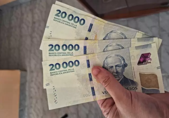 Pesos argentinos.