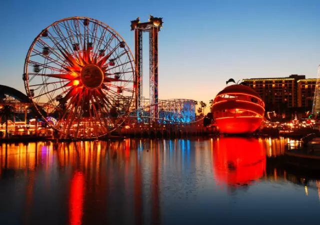 Disney abre un nuevo parque de atracciones.