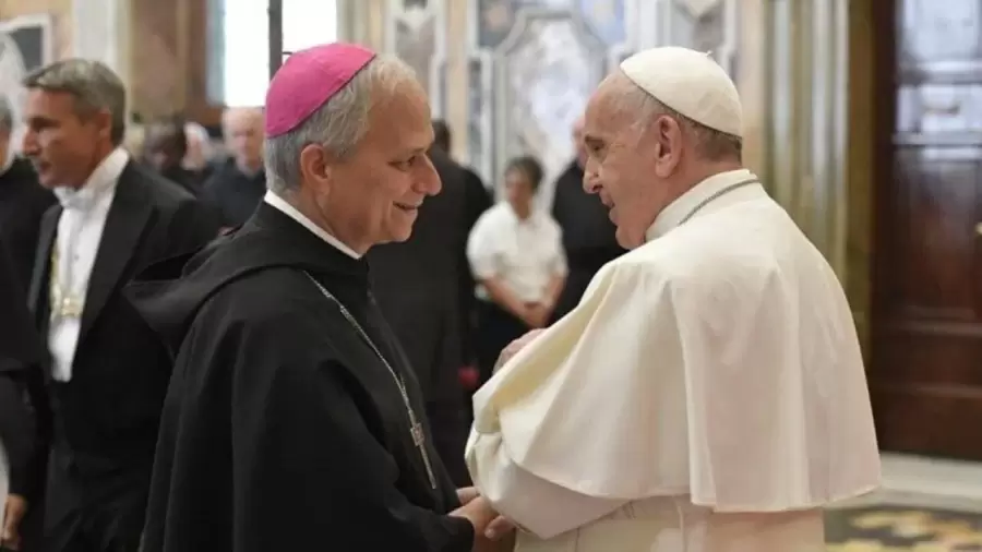 Robert Prevost con Francisco.