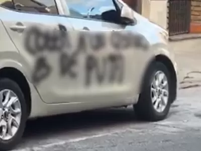 El auto vandalizado.