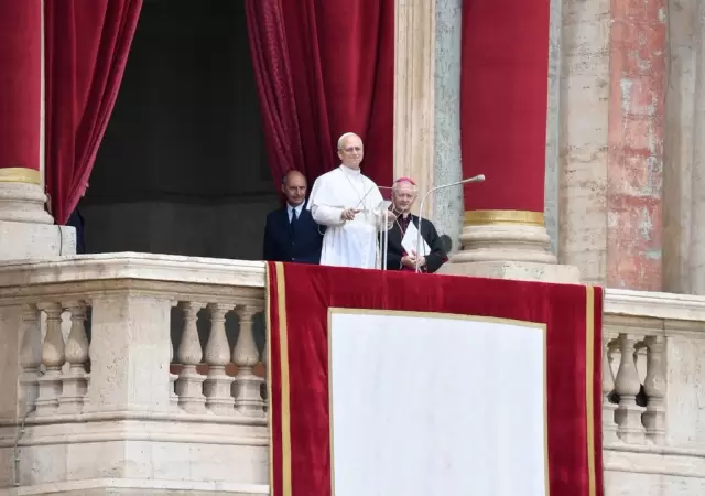 Mensaje papal en el Vaticano.