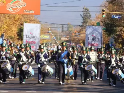 Gran desfile por los 170 a�os de Luj�n de Cuyo con la presencia de Luis Petri
