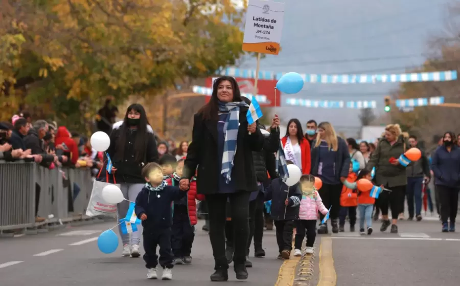 Desfile ninos, Luj�n de Cuyo