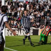 Gimnasia le ganó a Agropecuario y sigue como escolta en su zona