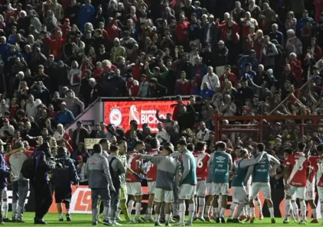 Muri� un hincha de Argentinos Juniors en la tribuna/ Fuente: X