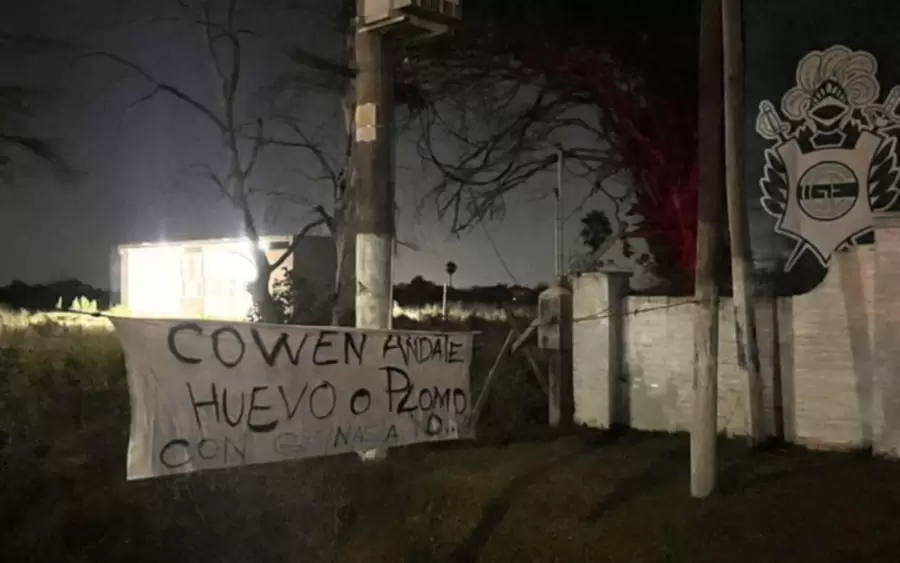 La bandera que apareci� en La Plata.