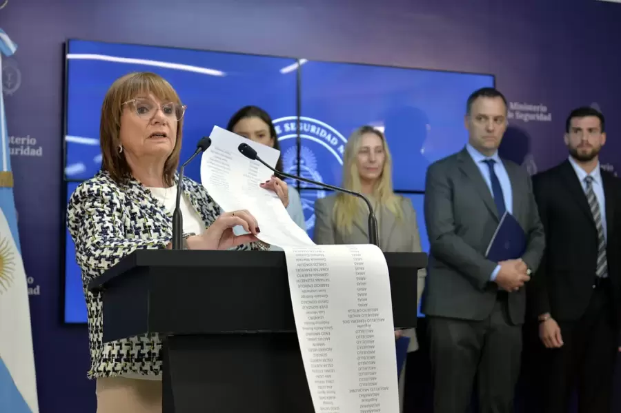 Patricia Bullrich y dem�s funcionarios
